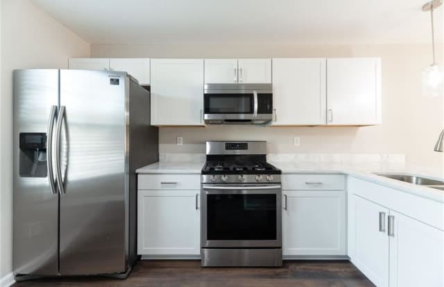 547 Harbor Lake Court Gallery 2