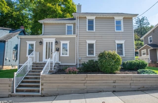 110 W Chrystal St - 110 West Chrystal Street, Dover, NJ 07801