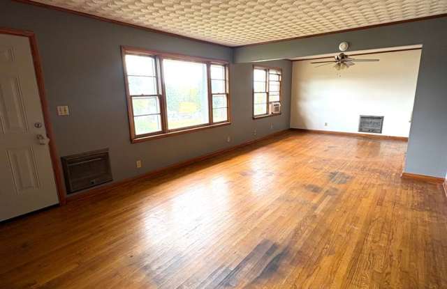 Comfortable Small-Town Living Gallery 4