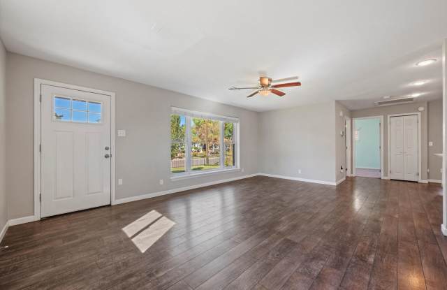 Spacious 5-Bedroom Denver Home | Finished Basement + Garage + Backyard Gallery 4