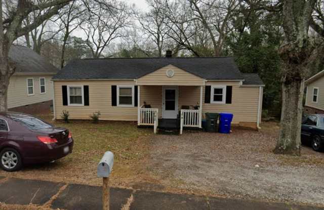 Spacious 3 Bedroom Home Near Downtown Greenville – Over 1,250 SF photos photos