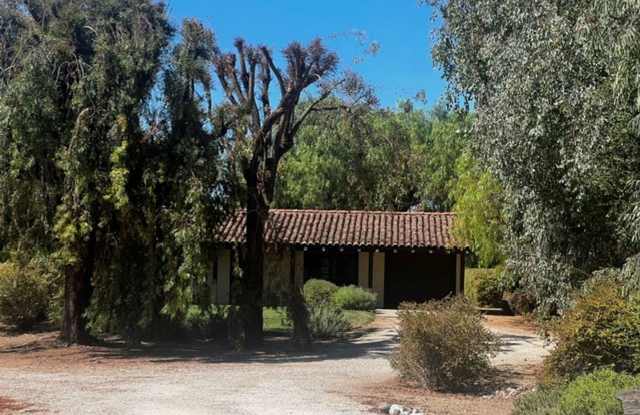 Charming Hacienda-Style Cottage in Private Setting Gallery 4