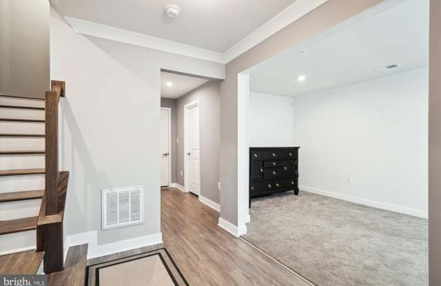 2824 LEWIS Avenue Gallery 4