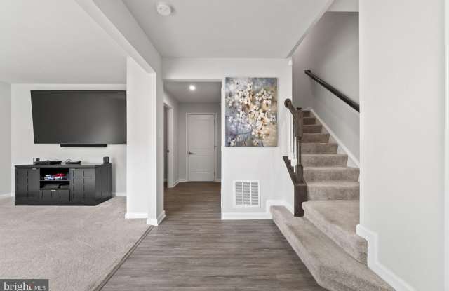 1021 VALLEY RUN Drive Gallery 3