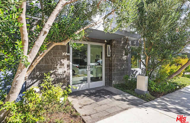 900 S Westgate Ave Gallery 2