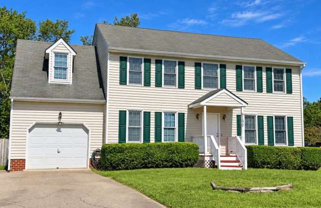 Colonial -2 story rental home in a very desirable area Gallery 1