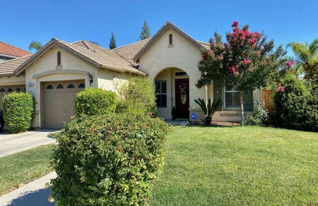 Stunning 4+ bedroom/3 bath, 3 Car Garage, Plus RV Parking in Clovis photos photos