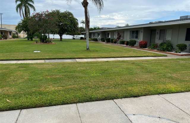 1301 WARWICK COURT - 1301 Warwick Court, Sun City Center, FL 33573