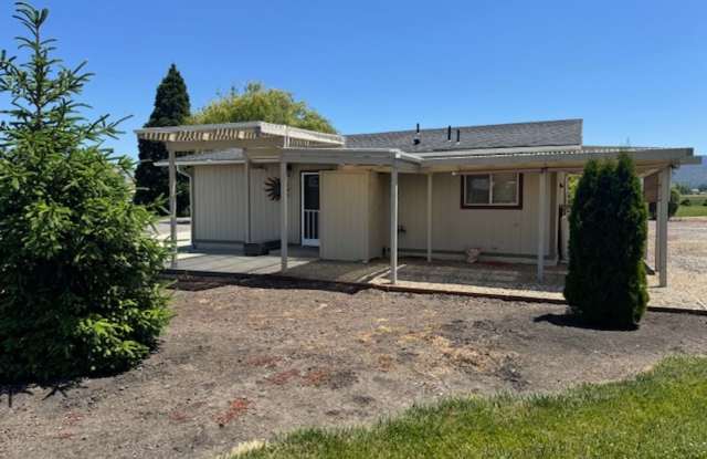 PRIVATE, COUNTRY LIKE SETTING IS A 2 BEDROOM HOME photos photos