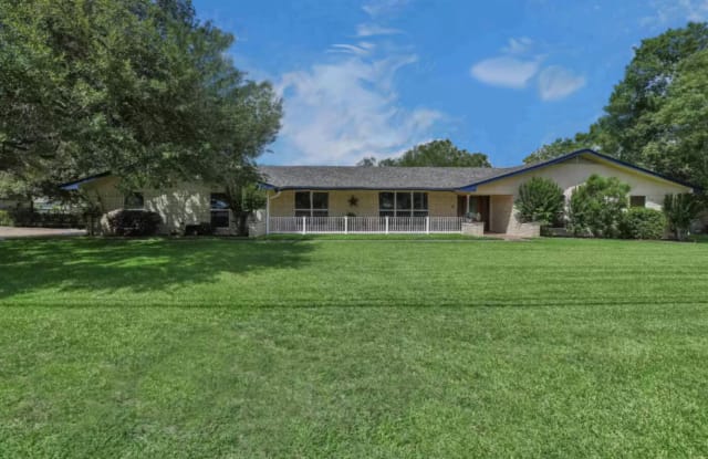 607 Highland Drive - 607 Highland Drive, Highland Haven, TX 78654