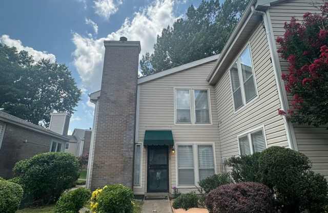 3BD/2BA Townhouse located in Whispering Oaks! photos photos
