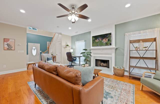Spacious 3BR Home in Alpharetta, Avalon and North Fulton Medical Gallery 1