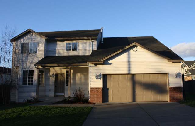 Charming  Spacious Felida Home - 1420 Northwest 113th Street, Salmon Creek, WA 98685