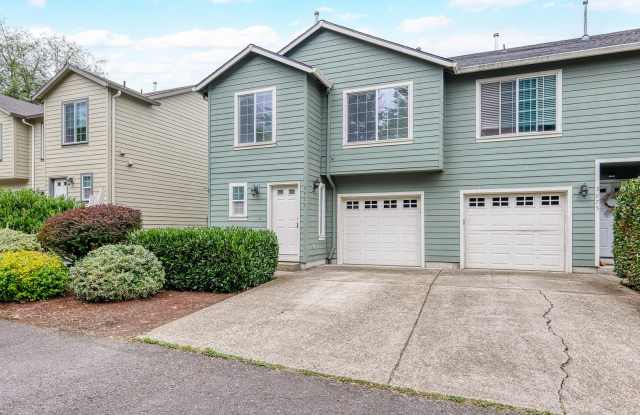 MUST SEE!!! This well-maintained 3 bedroom, 2.5 bath Townhouse photos photos