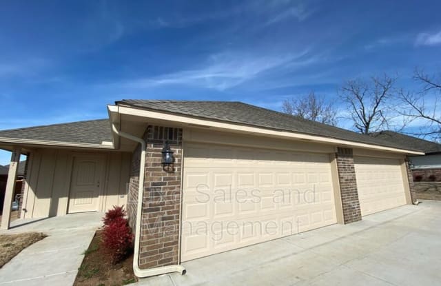 1317 E Ash Street - 1317 East Ash Street, El Reno, OK 73036