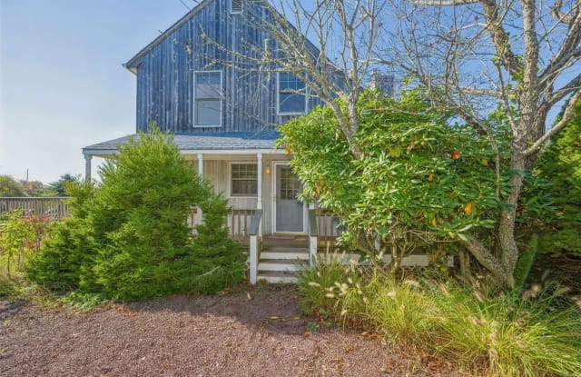 10 S Gibson - 10 South Gibson Place, Montauk, NY 11954