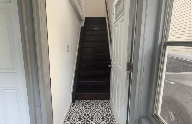 885 Yorkston Street Gallery 2