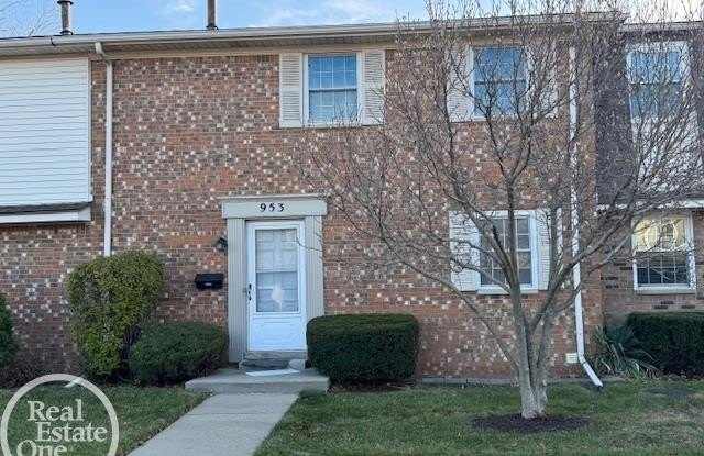 953 Kirts - 953 Kirts Boulevard, Troy, MI 48084