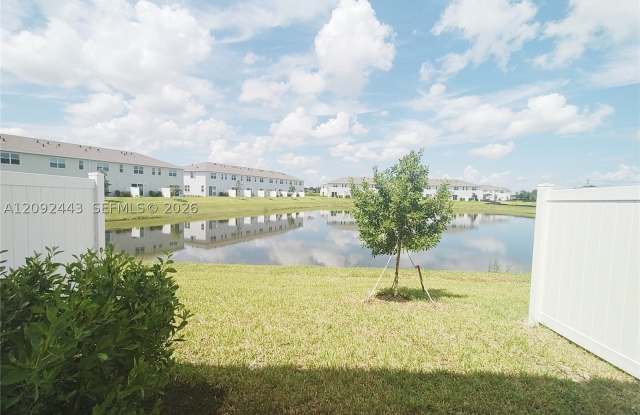 390 SE Crossoak Lane Gallery 3