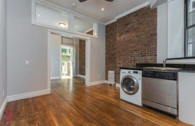 251 Mott Street Gallery 4