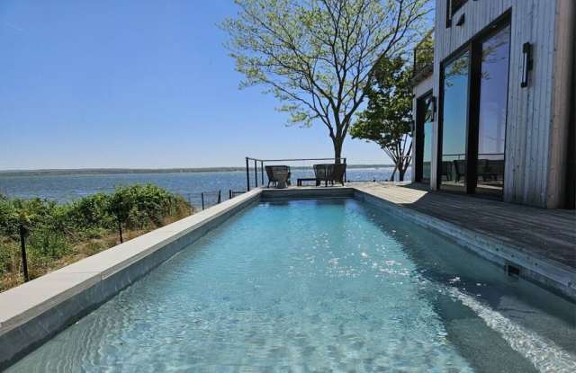 599 Peconic Bay Blvd Gallery 2