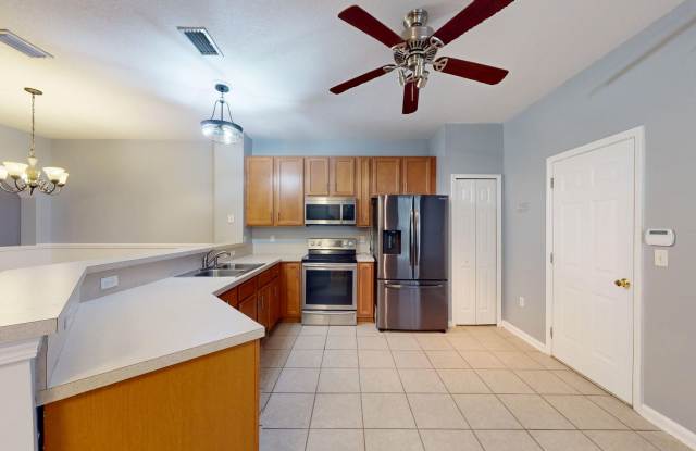 Mandarin townhome in Summer Grove with 3 beds, 2.5 baths, plus study/den! photos photos