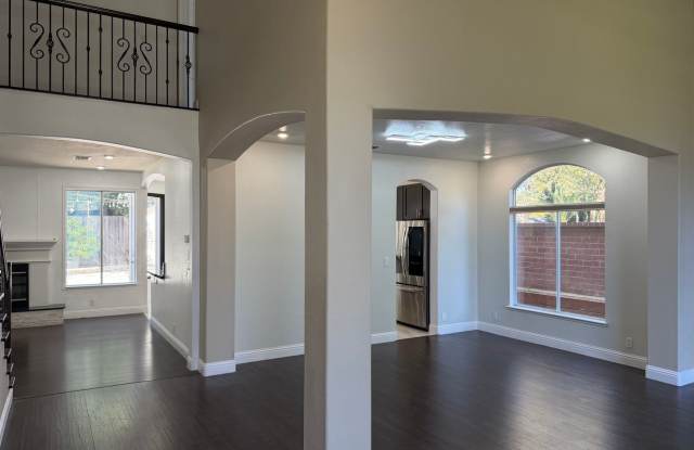 Beautiful 2900 sqft. 5 Bedroom 3 Bath Elk Grove Executive Home For Lease. Gallery 4