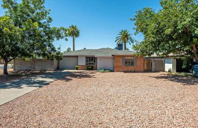 2943 E Earll Dr - 2943 East Earll Drive, Phoenix, AZ 85016