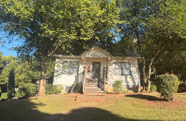 Southside Hideaway - 2 Bedroom / 1 Bathroom House with Office Space Gallery 1