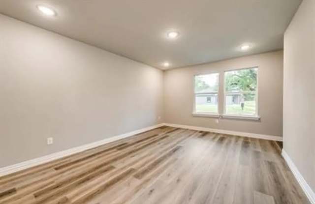 1118 Oak Drive Gallery 2