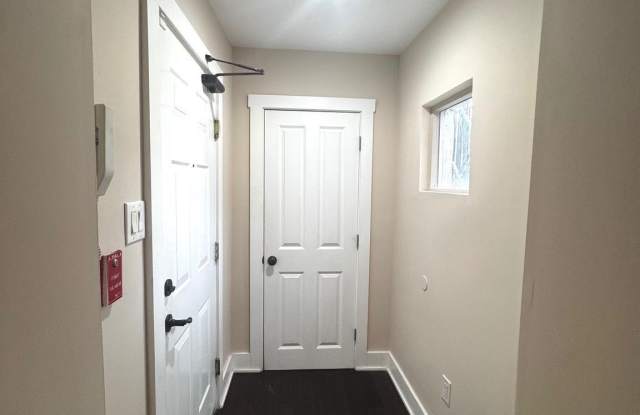 329 S 12TH Street unit: 300 Gallery 4