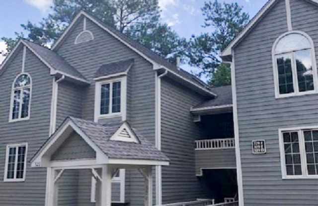 STUNNING TOP-FLOOR LAKEFRONT CONDO IN LOCHMERE! GORGEOUS VIEWS & BEAUTIFUL UPGRADES! Gallery 1