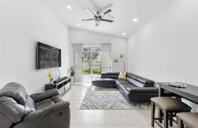 5385 NW 124th Way, Coral Springs, FL 33076 Gallery 4