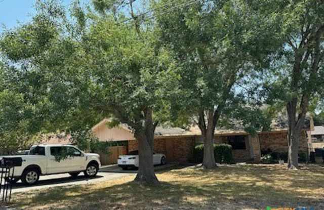 724 Woodcrest Circle - 724 Woodcrest Circle, New Braunfels, TX 78130