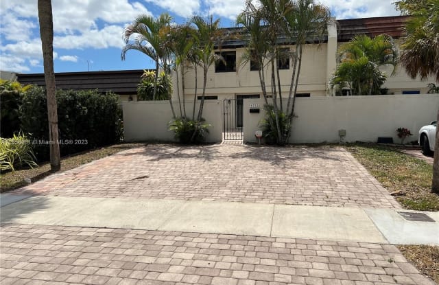 6752 Crooked Palm Ter - 6752 Crooked Palm Terrace, Miami Lakes, FL 33014