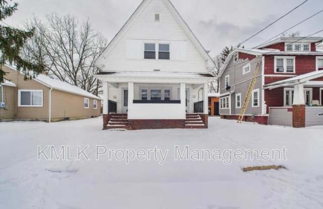 916 Peckham St - 916 Peckham Street, Akron, OH 44320