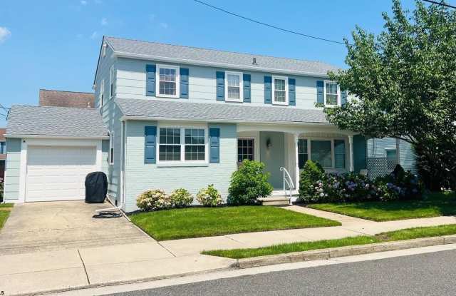 611 N Delavan Ave Ave photos photos