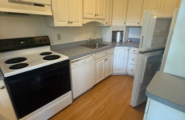 Beach Plum Condominium 6B .Yearly Townhouse Gallery 1