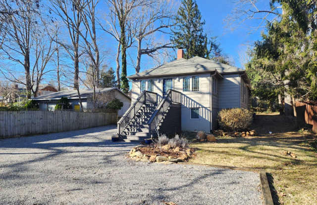 Wonderful Location! Black Mountain Rental - 115 1st Street, Black Mountain, NC 28711