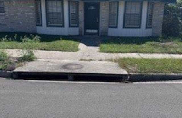 2425 Bevecrest Drive photos photos