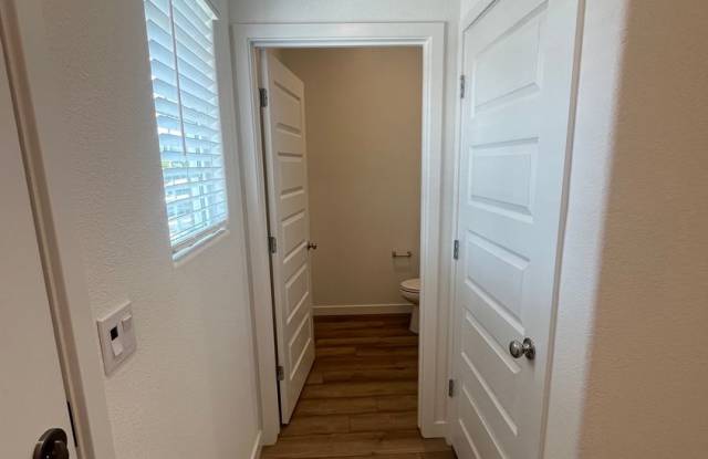 Beautiful 1800 sqft. 4 Bedroom 3 Bath Elk Rancho Cordova Home For Lease. Gallery 3