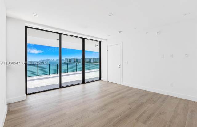 1930 Bay Dr Second Level Un Gallery 2
