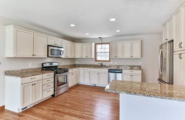 3150 Victoria St N - 3150 County Road 52, Shoreview, MN 55126