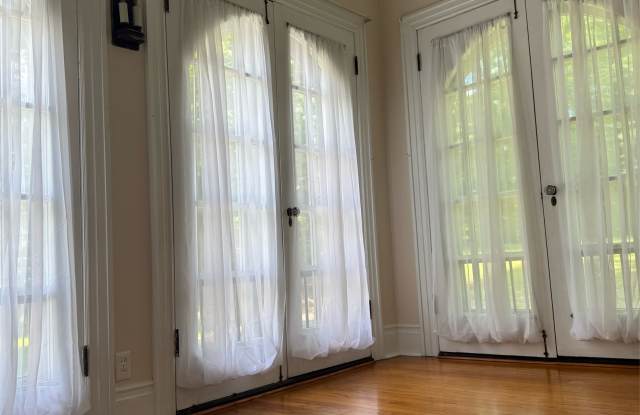 36 Beverly Place Gallery 4