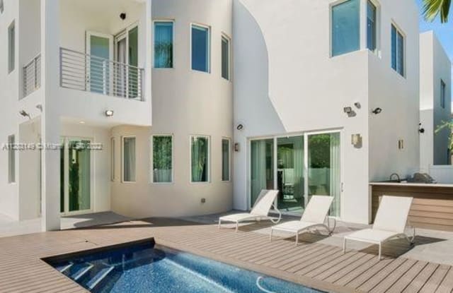 10431 NW 68th Ter - 10431 Northwest 68th Terrace, Doral, FL 33178