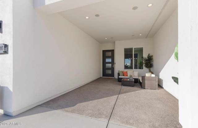 2252 E SOUTH MOUNTAIN Avenue Gallery 3