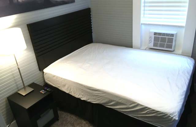 304 North Keech Street - Room 4 Gallery 3