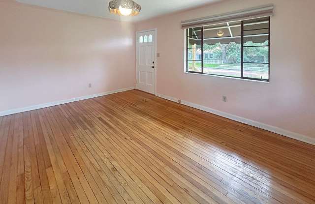 Well-Maintained Charming 2/1 Home with In-Law Studio and Modern Conveniences Gallery 4