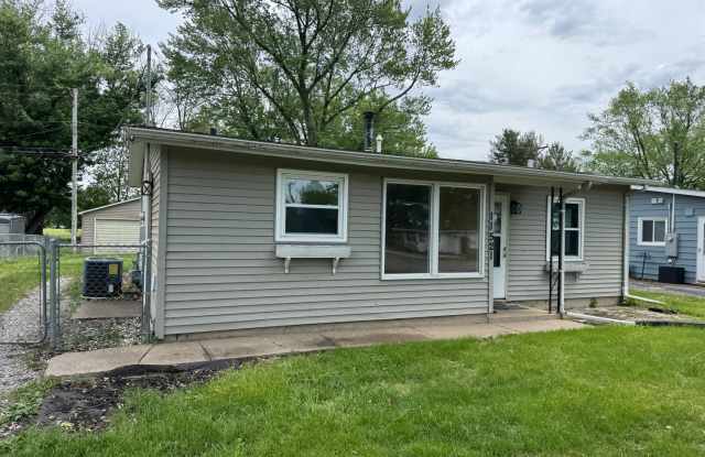 Spacious 3 Bedroom Home in Milan with Large Yard and Garage photos photos