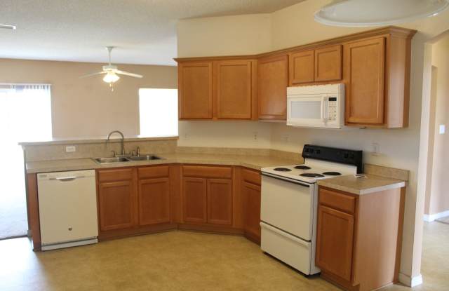 Spacious 3/2 Home in Sunny Hills w/ 2-Car Garage Gallery 3